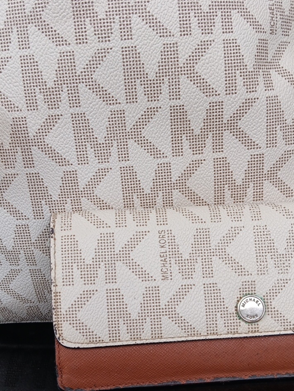 Michael Kors Cream Logo Tote with Tan Trim and Wallet Size 12×11×6 - Picture 3 of 9